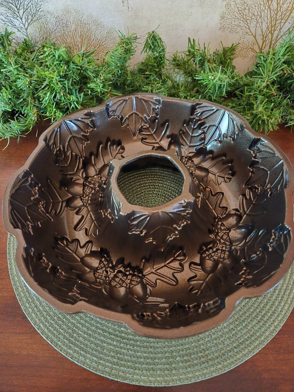 Nordic Ware Fall Harvest Autumn Bundt Pan, Bronze, 10 Cups, Leaves & Acorns